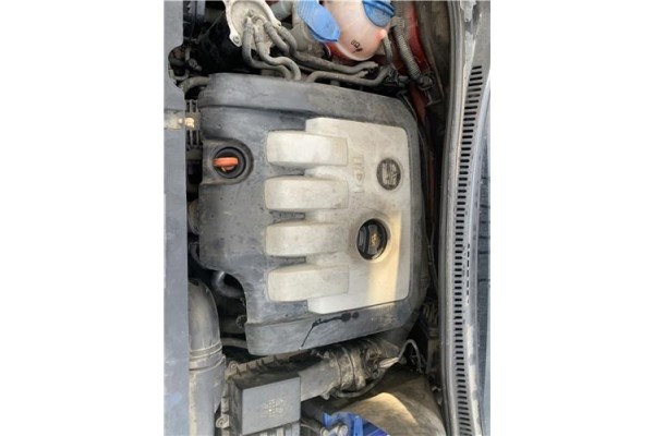Recambio de tapa motor para seat altea (5p1) 2.0 tdi 16v referencia OEM IAM 03G103925BF  