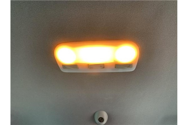 Recambio de luz trasero central techo para renault grand scénic iii (jz0/1_) 1.5 dci referencia OEM IAM 264300008R  