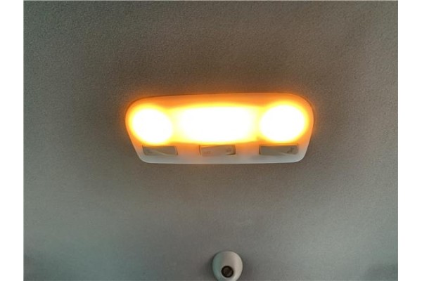 Recambio de luz trasero central techo para renault grand scénic iii (jz0/1_) 1.5 dci referencia OEM IAM 264300008R  