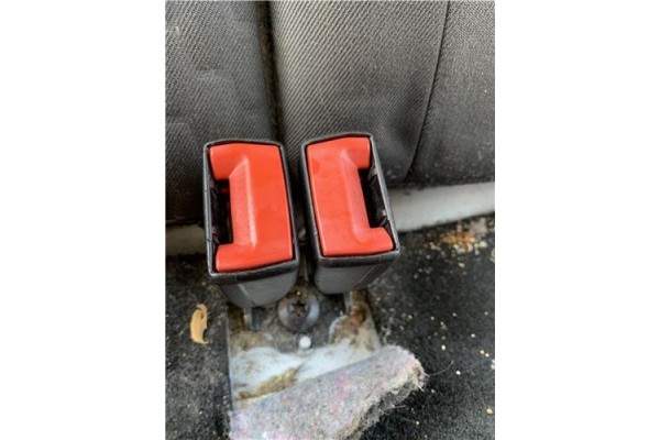 Recambio de anclaje cinturon trasero derecho para ford focus berlina (cew) 1.0 business referencia OEM IAM 1741765  