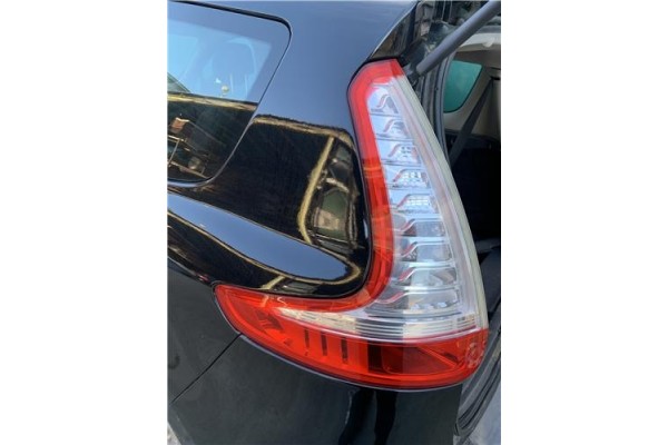 Recambio de piloto trasero izquierdo para renault grand scénic iii (jz0/1_) 1.5 dci referencia OEM IAM 265550548R  