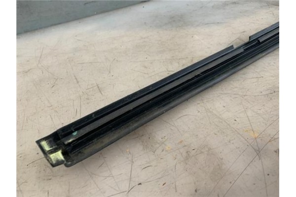 Recambio de barras de techo para citroen c2 1.4 hdi referencia OEM IAM 8320E3  