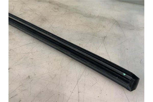 Recambio de barras de techo para citroen c2 1.4 hdi referencia OEM IAM 8320E3  