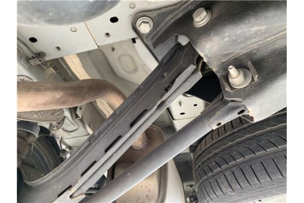 Recambio de brazo superior derecho suspension trasero para opel combo d 1.3 cargo l1h1 2,2t referencia OEM IAM 95515347  