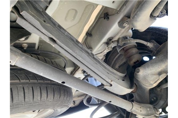 Recambio de brazo superior izquierdo suspension trasero para opel combo d 1.3 cargo l1h1 2,2t referencia OEM IAM 95515347  