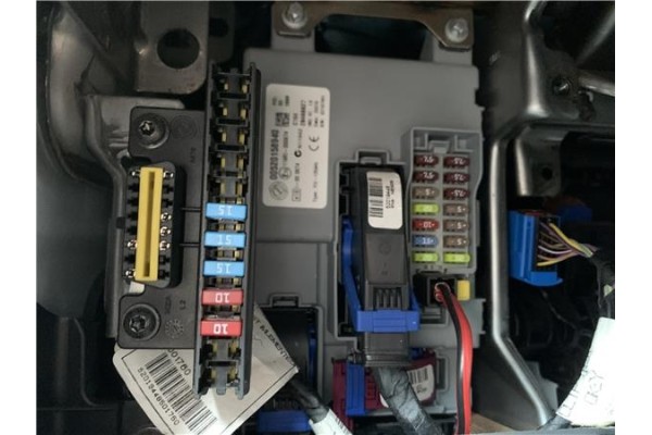 Recambio de caja fusibles/rele para opel combo d 1.3 cargo l1h1 2,2t referencia OEM IAM N11042 E13116RI000674 