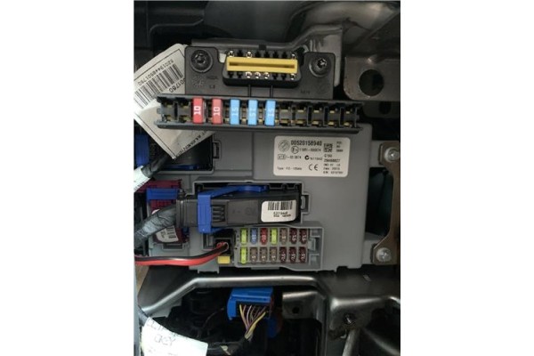 Recambio de caja fusibles/rele para opel combo d 1.3 cargo l1h1 2,2t referencia OEM IAM N11042 E13116RI000674 