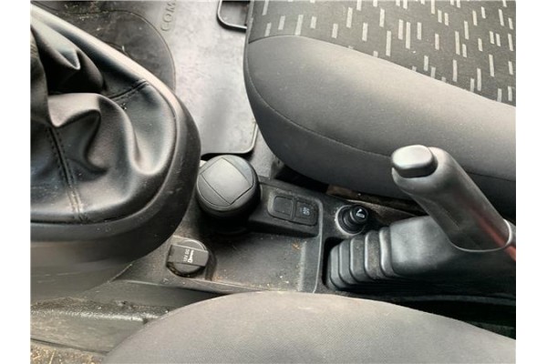 Recambio de consola para opel combo d 1.3 cargo l1h1 2,2t referencia OEM IAM 95524842  