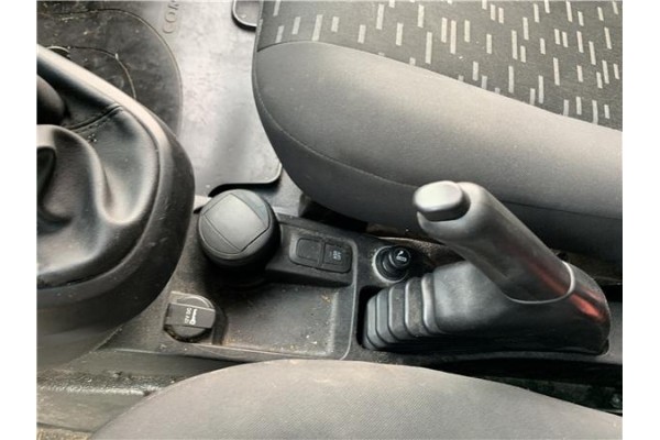 Recambio de consola para opel combo d 1.3 cargo l1h1 2,2t referencia OEM IAM 95524842  
