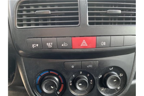 Recambio de interruptor luces emergencia para opel combo d 1.3 cargo l1h1 2,2t referencia OEM IAM 95524530  