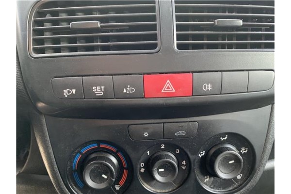 Recambio de interruptor luces emergencia para opel combo d 1.3 cargo l1h1 2,2t referencia OEM IAM 95524530  