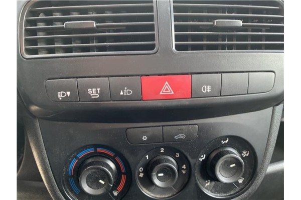 Recambio de interruptor luces emergencia para opel combo d 1.3 cargo l1h1 2,2t referencia OEM IAM 95524530  