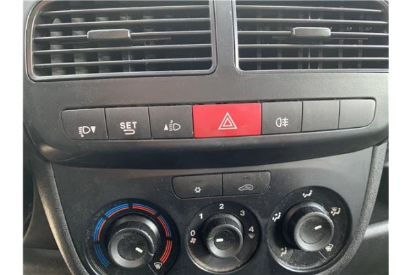 Recambio de interruptor luces emergencia para opel combo d 1.3 cargo l1h1 2,2t referencia OEM IAM 95524530  