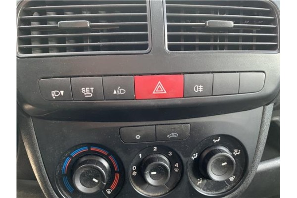 Recambio de interruptor luces emergencia para opel combo d 1.3 cargo l1h1 2,2t referencia OEM IAM 95524530  