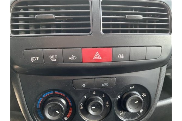 Recambio de interruptor luces emergencia para opel combo d 1.3 cargo l1h1 2,2t referencia OEM IAM 95524530  