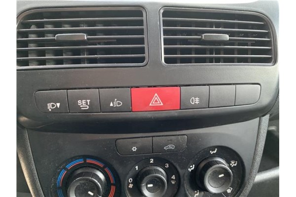 Recambio de interruptor luces emergencia para opel combo d 1.3 cargo l1h1 2,2t referencia OEM IAM 95524530  