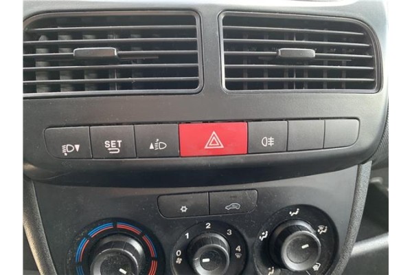 Recambio de interruptor luces emergencia para opel combo d 1.3 cargo l1h1 2,2t referencia OEM IAM 95524530  