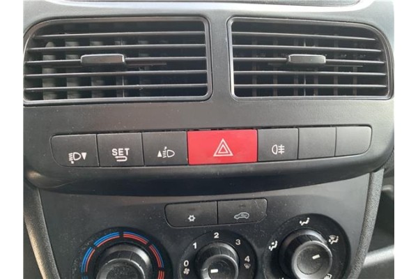 Recambio de interruptor luces emergencia para opel combo d 1.3 cargo l1h1 2,2t referencia OEM IAM 95524530  