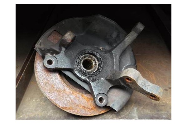 Recambio de mangueta delantero izquierda para hyundai accent (x3) 1.3 referencia OEM IAM   