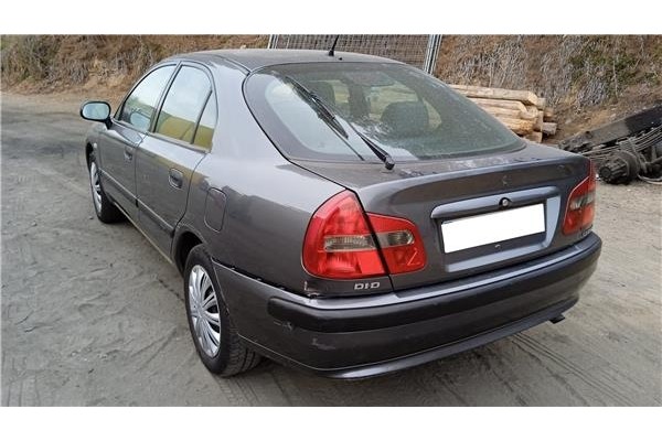 mitsubishi carisma berlina 4 (da0) del año 2004