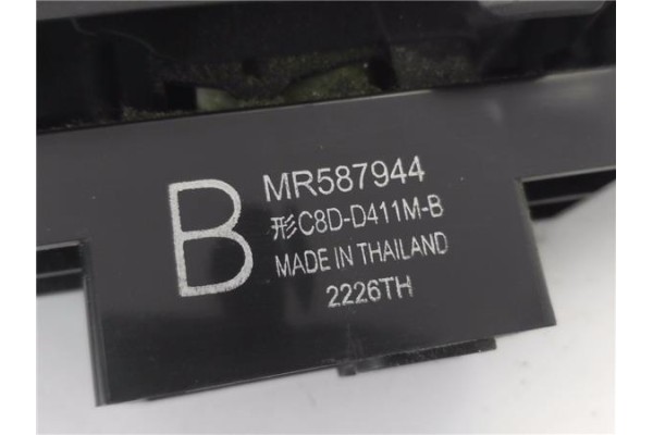 Recambio de mando elevalunas delantero derecho para mitsubishi colt cz3 berl. 3 (z30) 1.5 di-d instyle referencia OEM IAM MR5879
