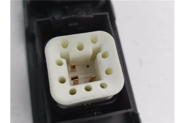 Recambio de mando elevalunas trasero derecho para mitsubishi space wagon (n80/n90) 2.4 gdi referencia OEM IAM MR283702  