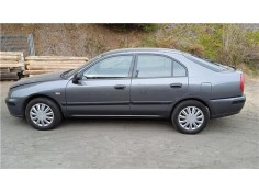 mitsubishi carisma berlina 4 (da0) del año 2004
