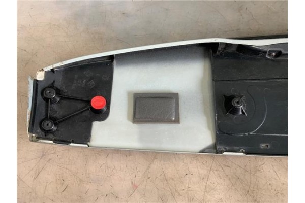 Recambio de aleron trasero para renault clio ii fase ii (b/cb0) 1.5 confort dynamique referencia OEM IAM 7700427352  