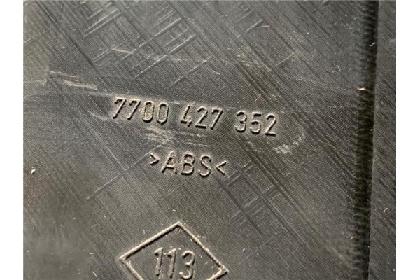 Recambio de aleron trasero para renault clio ii fase ii (b/cb0) 1.5 confort dynamique referencia OEM IAM 7700427352  