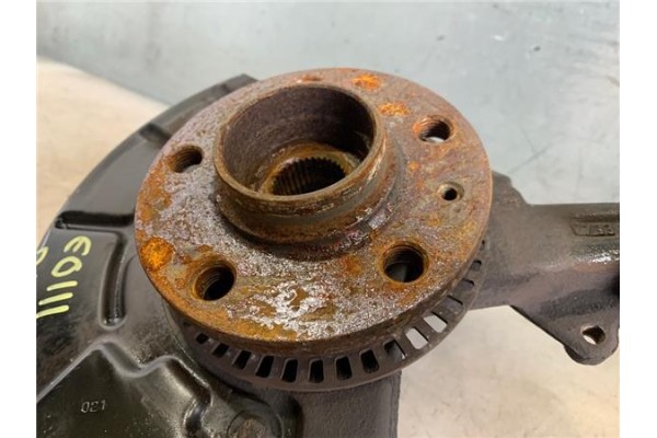 Recambio de mangueta delantero derecha para volkswagen golf iv berlina (1j1) 1.6 16v referencia OEM IAM 1J0407256N  