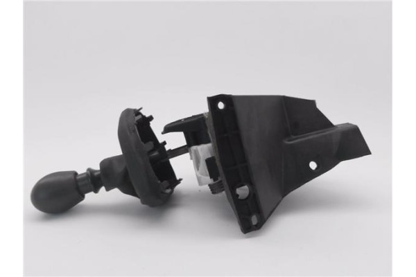 Recambio de palanca de cambio para renault master iii combi 2.3 l2h2 3,5t referencia OEM IAM 8200744935  