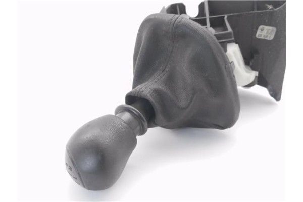 Recambio de palanca de cambio para renault master iii combi 2.3 l2h2 3,5t referencia OEM IAM 8200744935  