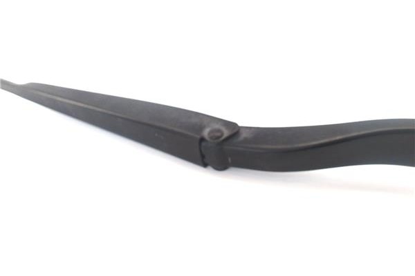 Recambio de brazo limpiaparabrisas delantero derecho para renault master iii combi 2.3 l2h2 3,5t referencia OEM IAM 8200734777  
