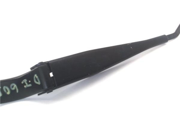 Recambio de brazo limpiaparabrisas delantero izquierdo para opel combo d 1.3 selection l2h1 referencia OEM IAM 51868147  
