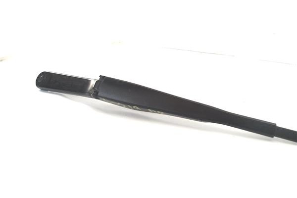 Recambio de brazo limpiaparabrisas delantero derecho para iveco daily chasis 2.3 referencia OEM IAM 5801645537KZ  