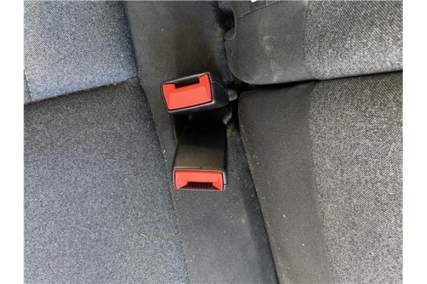 Recambio de anclaje cinturon trasero derecho para citroen c4 cactus 1.5 business class referencia OEM IAM 98059713XT  