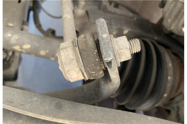 Recambio de barra estabilizadora delantero para citroen c4 cactus 1.5 business class referencia OEM IAM 5081P3  