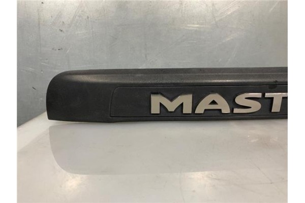 Recambio de moldura porton trasero para renault master iii combi 2.3 l2h2 3,5t referencia OEM IAM 26512001R 265120002R 