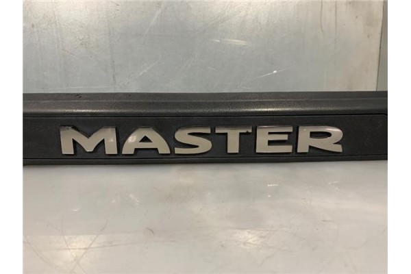 Recambio de moldura porton trasero para renault master iii combi 2.3 l2h2 3,5t referencia OEM IAM 26512001R 265120002R 