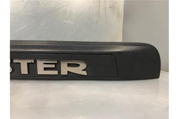 Recambio de moldura porton trasero para renault master iii combi 2.3 l2h2 3,5t referencia OEM IAM 26512001R 265120002R 