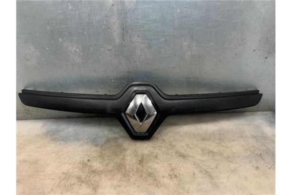 Recambio de moldura paragolpes delantero para renault master iii combi 2.3 l2h2 3,5t referencia OEM IAM 623829053R  