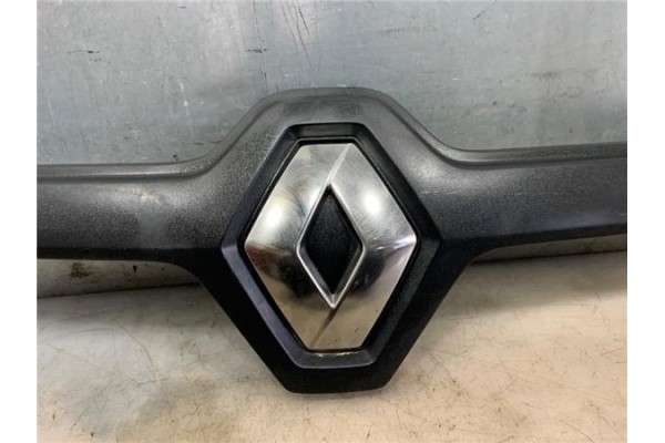 Recambio de moldura paragolpes delantero para renault master iii combi 2.3 l2h2 3,5t referencia OEM IAM 623829053R  