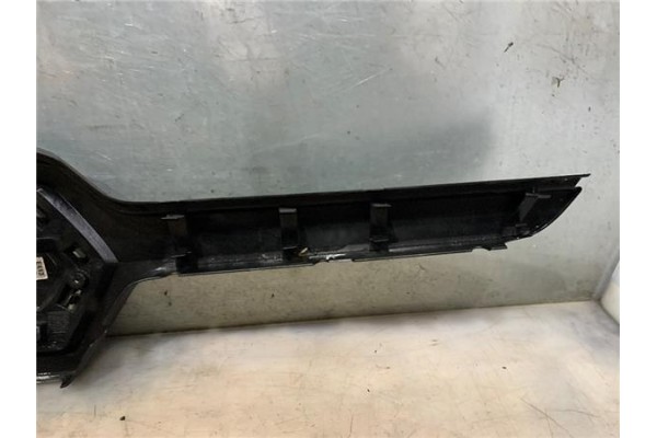 Recambio de moldura paragolpes delantero para renault master iii combi 2.3 l2h2 3,5t referencia OEM IAM 623829053R  