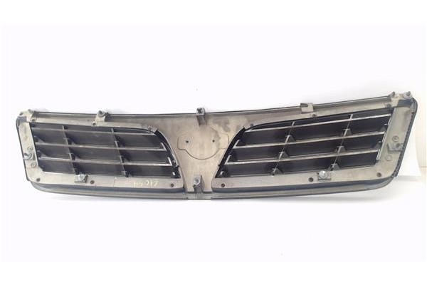 Recambio de rejilla capo para nissan maxima qx (a32) 2.0 referencia OEM IAM 6231044U00  