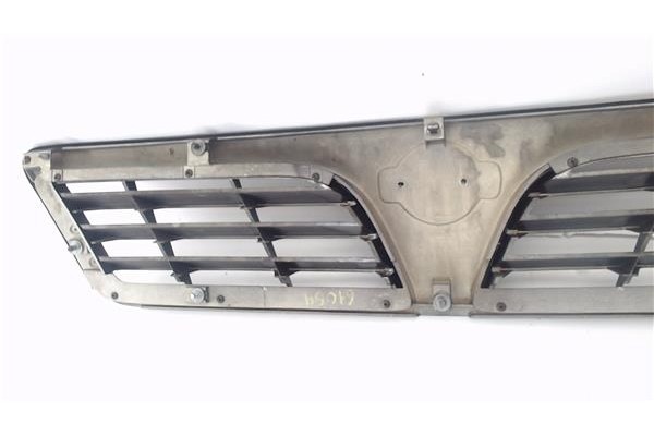 Recambio de rejilla capo para nissan maxima qx (a32) 2.0 referencia OEM IAM 6231044U00  