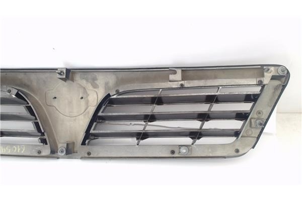 Recambio de rejilla capo para nissan maxima qx (a32) 2.0 referencia OEM IAM 6231044U00  