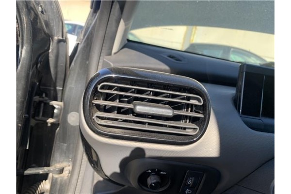 Recambio de rejilla entrada de aire para citroen c4 cactus 1.5 business class referencia OEM IAM 98138038XT  