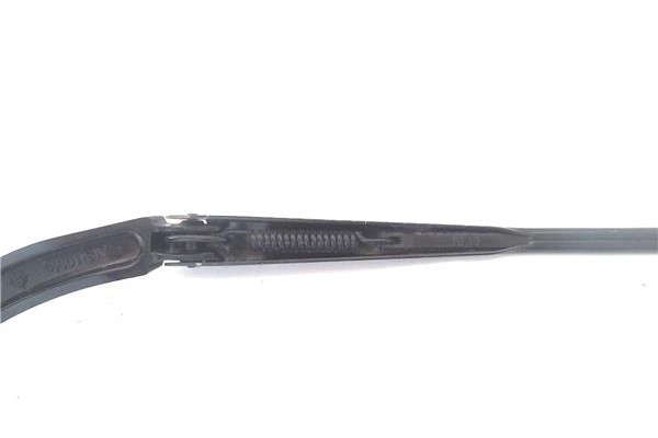 Recambio de brazo limpiaparabrisas delantero izquierdo para renault captur i 1.2 intens referencia OEM IAM 288818445R  