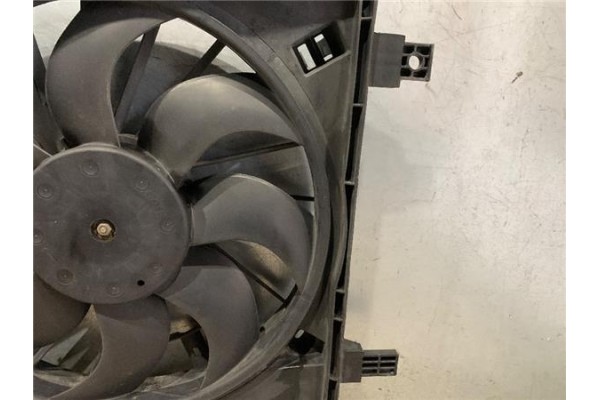 Recambio de electroventilador para renault master iii combi 2.3 l2h2 3,5t referencia OEM IAM 214815872R 5020592 
