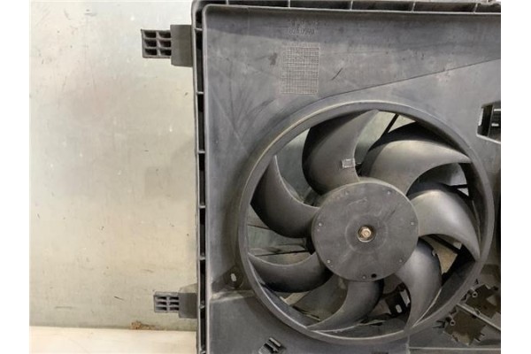 Recambio de electroventilador para renault master iii combi 2.3 l2h2 3,5t referencia OEM IAM 214815872R 5020592 